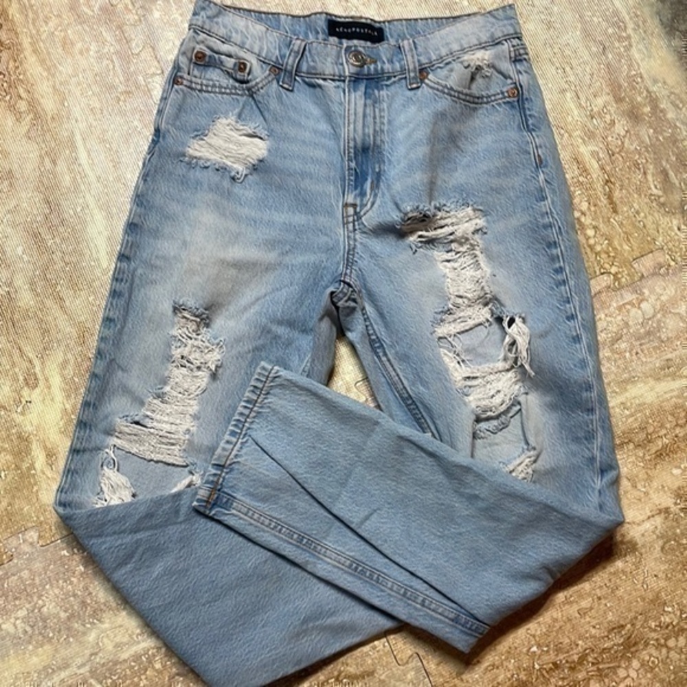 Aeropostale women’s mom jean, distressed look, light wash. Size 2.